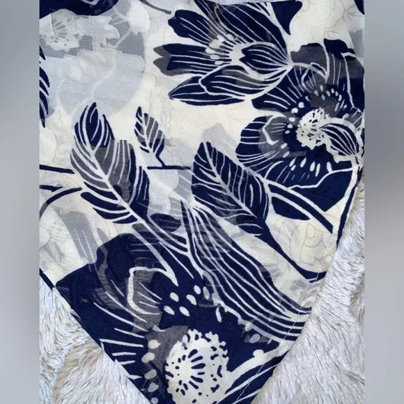 Altar’d State - Navy Blue / White Kimono - Picture 5 of 9